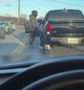 
        Дорожный конфликт в&nbsp;Нью-Йорке закончился стрельбой    