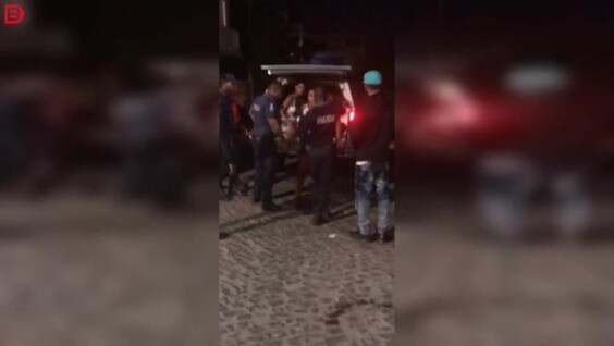 В Африке полиция действует жёстко, вне зависимости от пола
В Африке полиция действует жёстко, вне зависимости от пола