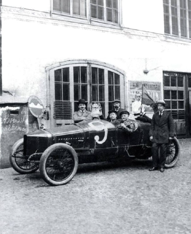 Первый российский автомобиль
