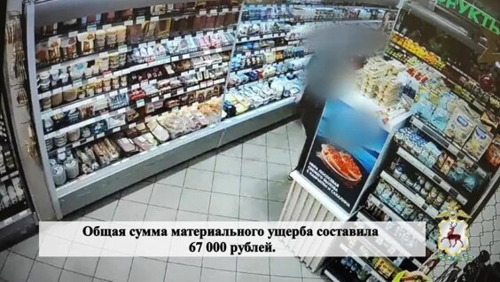 
        Женщина вынесла из&nbsp;магазина 22&nbsp;банки икры    