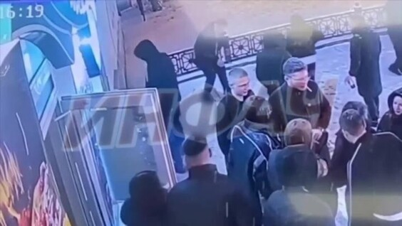 В Нижнем Тагиле девушку избили за отказ познакомиться и украли сумку
В Нижнем Тагиле девушку избили за отказ познакомиться и украли сумку