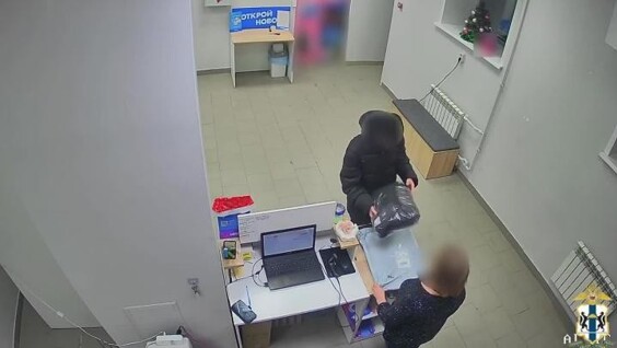 
        Парень похитил куртку из&nbsp;пункта выдачи заказов    