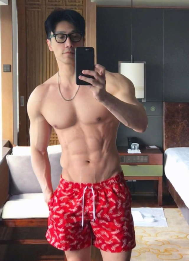 Чуандо Тан в 60 выглядит на 25 (8 фото) Чуандо Тан в 60 выглядит на 25 (8 фото)