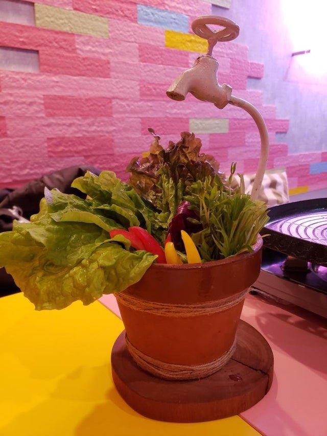 Странная подача блюд в кафе и ресторанах (22 фото)