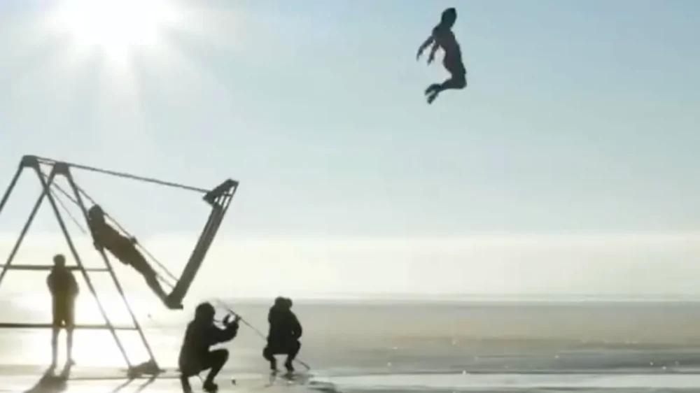 
        Мороз не&nbsp;помеха: жизнь и&nbsp;развлечения на&nbsp;Байкале зимой    