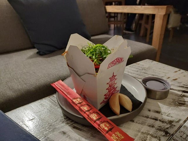 Нелепая подача блюд в кафе и ресторанах (21 фото)