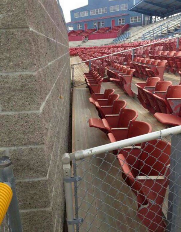 Откровенно провальные конструкции и постройки (16 фото)