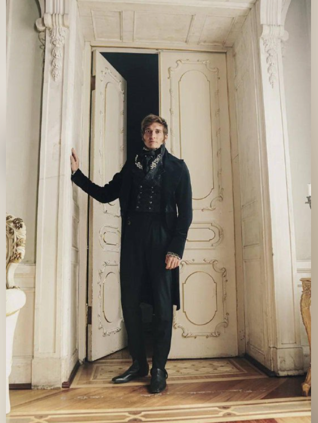 Матвей Лыков в роли Анатоля Курагина