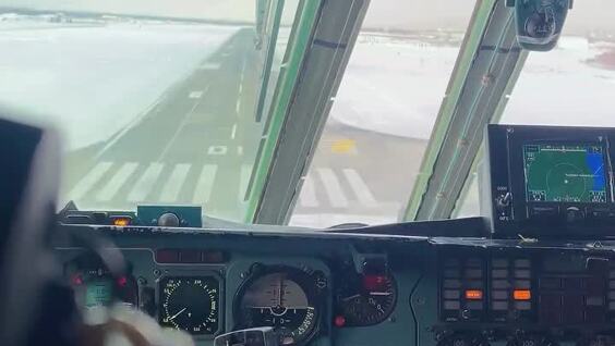 Посадка Ил-76 на Сахалине: видео из кабины пилота
Посадка Ил-76 на Сахалине: видео из кабины пилота