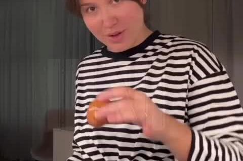 
        Как&nbsp;быстро почистить яйцо    