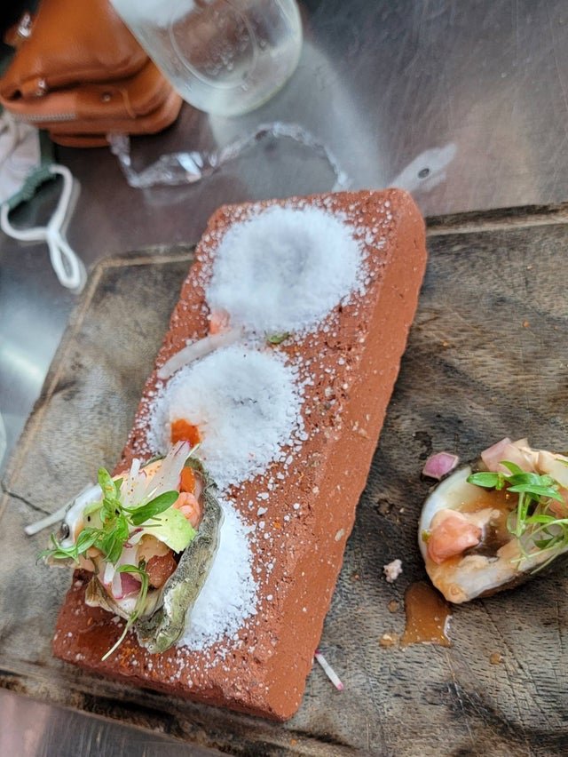 Странная подача блюд в кафе и ресторанах (22 фото)