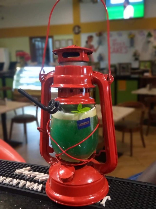 Странная подача блюд в кафе и ресторанах (22 фото)