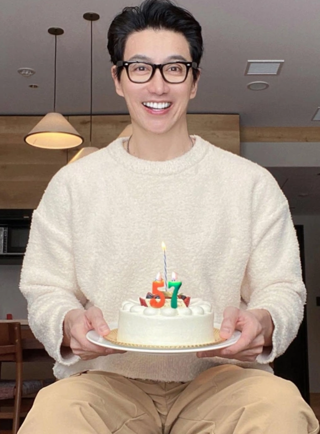 Чуандо Тан в 60 выглядит на 25 (8 фото) Чуандо Тан в 60 выглядит на 25 (8 фото)