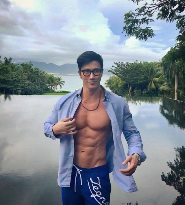 Чуандо Тан в 60 выглядит на 25 (8 фото) Чуандо Тан в 60 выглядит на 25 (8 фото)