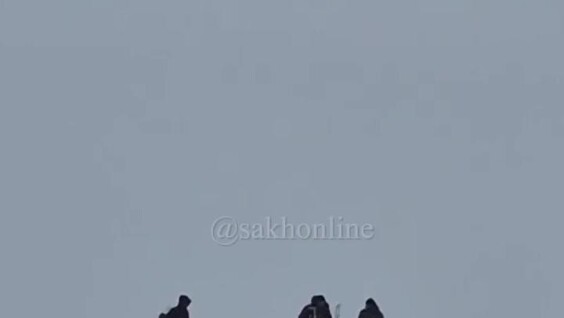 Мужчина отправился на зимнюю рыбалку на костылях
Мужчина отправился на зимнюю рыбалку на костылях