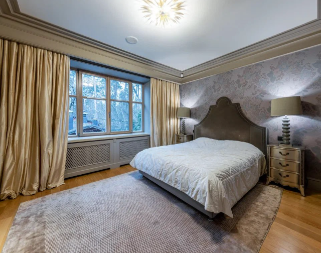 Стивен Сигал продает свой особняк в Подмосковье за 700 млн Стивен Сигал продает свой особняк в Подмосковье за 700 млн