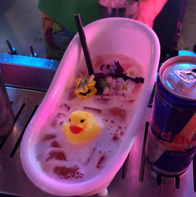 Странная подача блюд в кафе и ресторанах (22 фото)