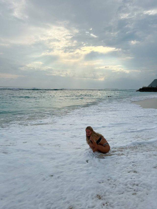 Кристина Асмус забыла голые сцены из фильма "Текст" и показала нового парня Кристина Асмус забыла голые сцены из фильма "Текст" и показала нового парня