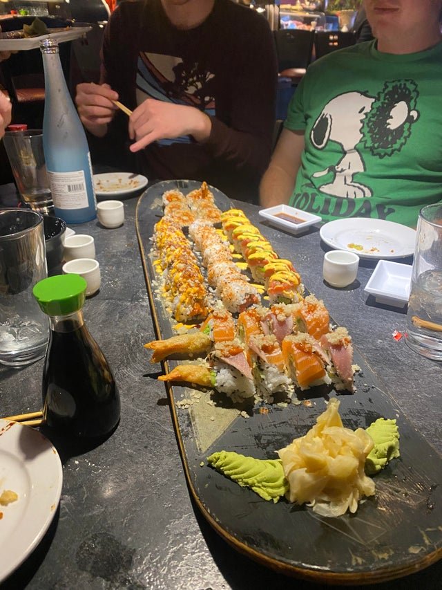 Странная подача блюд в кафе и ресторанах (22 фото)