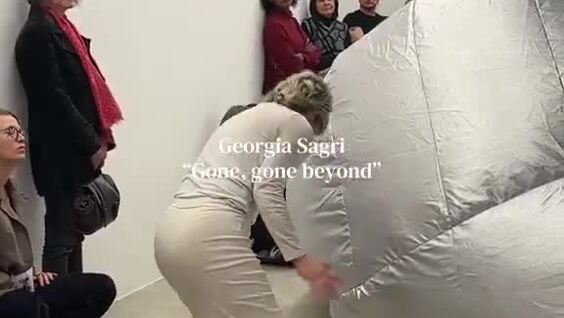 Современное искусство без пояснений: перформанс, который сложно расшифровать
Современное искусство без пояснений: перформанс, который сложно расшифровать