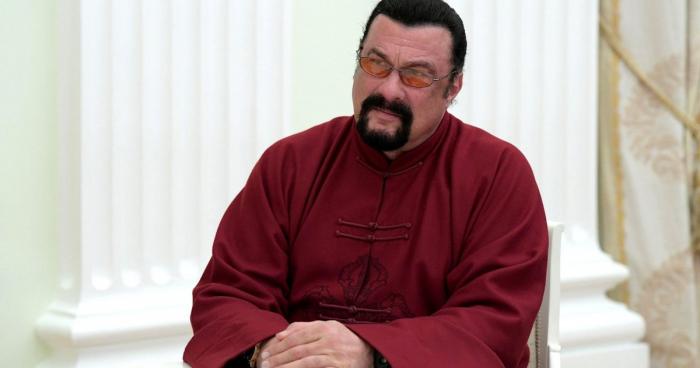 Стивен Сигал продает свой особняк в Подмосковье за 700 млн Стивен Сигал продает свой особняк в Подмосковье за 700 млн