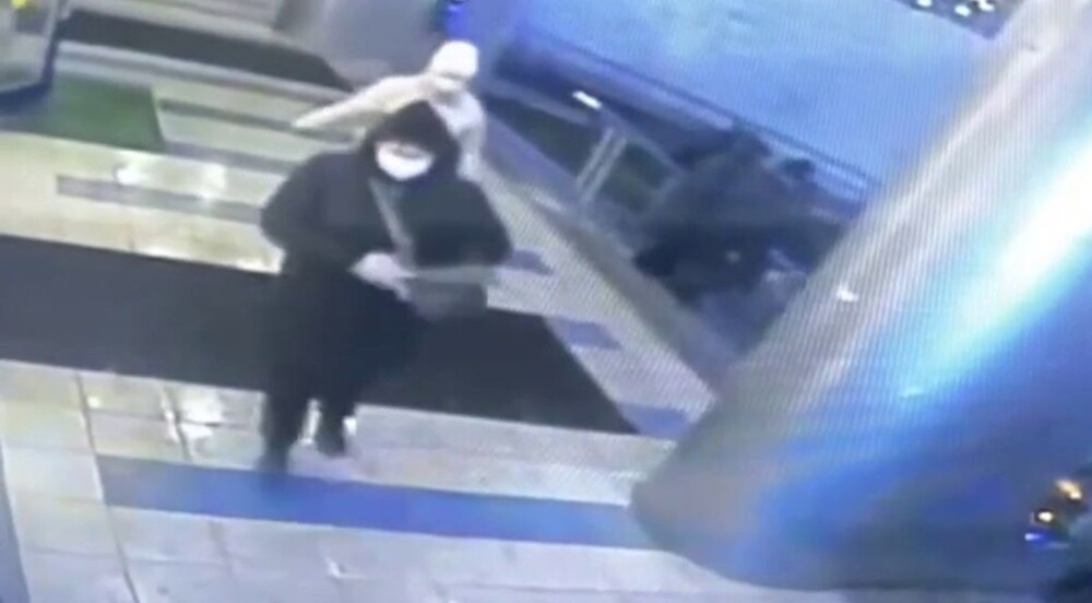 Женщина украла миллион рублей из рюкзака москвича
Женщина украла миллион рублей из рюкзака москвича