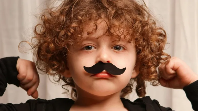 
        Школьники обходят проверку возраста в&nbsp;Roblox с&nbsp;помощью нарисованных усов и&nbsp;бороды    