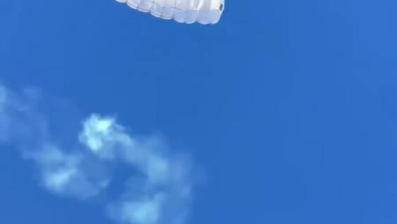 
        Падение парашютиста на&nbsp;стадион в&nbsp;США&nbsp;попало на&nbsp;видео    