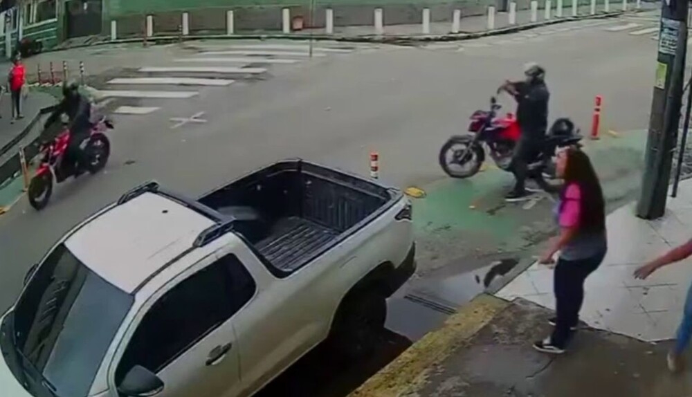 
        Бразильцы не&nbsp;позволили грабителю скрыться с&nbsp;места преступления    