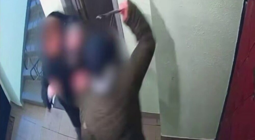 Мужчина ударил пожилую соседку, к которой часто приезжают интернет-заказы
Мужчина ударил пожилую соседку, к которой часто приезжают интернет-заказы