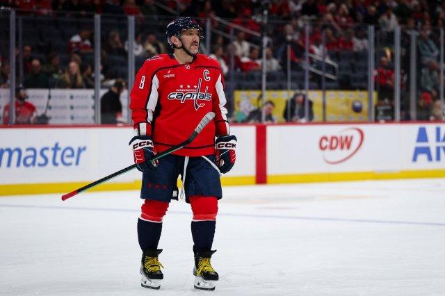 Александру Овечкину выбили зуб во время игры Александру Овечкину выбили зуб во время игры