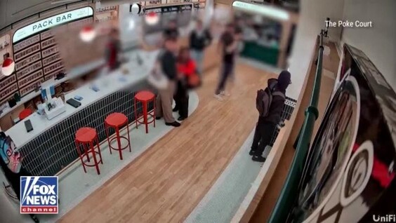 
        Ограбление магазина Pokеmon в&nbsp;Нью-Йорке: воры унесли карточки на&nbsp;$100&nbsp;000    