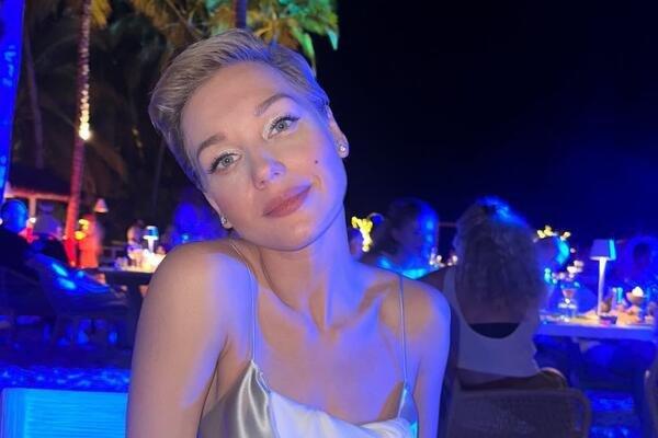 Кристина Асмус забыла голые сцены из фильма "Текст" и показала нового парня Кристина Асмус забыла голые сцены из фильма "Текст" и показала нового парня