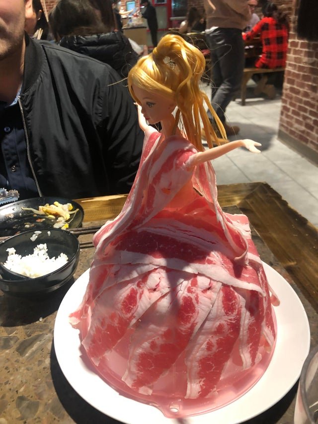 Странная подача блюд в кафе и ресторанах (22 фото)