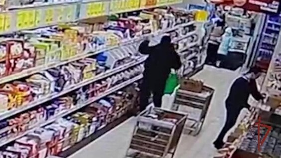 В Подмосковье задержали мужчину с корзиной неоплаченных товаров
В Подмосковье задержали мужчину с корзиной неоплаченных товаров