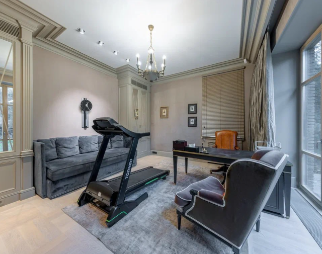 Стивен Сигал продает свой особняк в Подмосковье за 700 млн Стивен Сигал продает свой особняк в Подмосковье за 700 млн