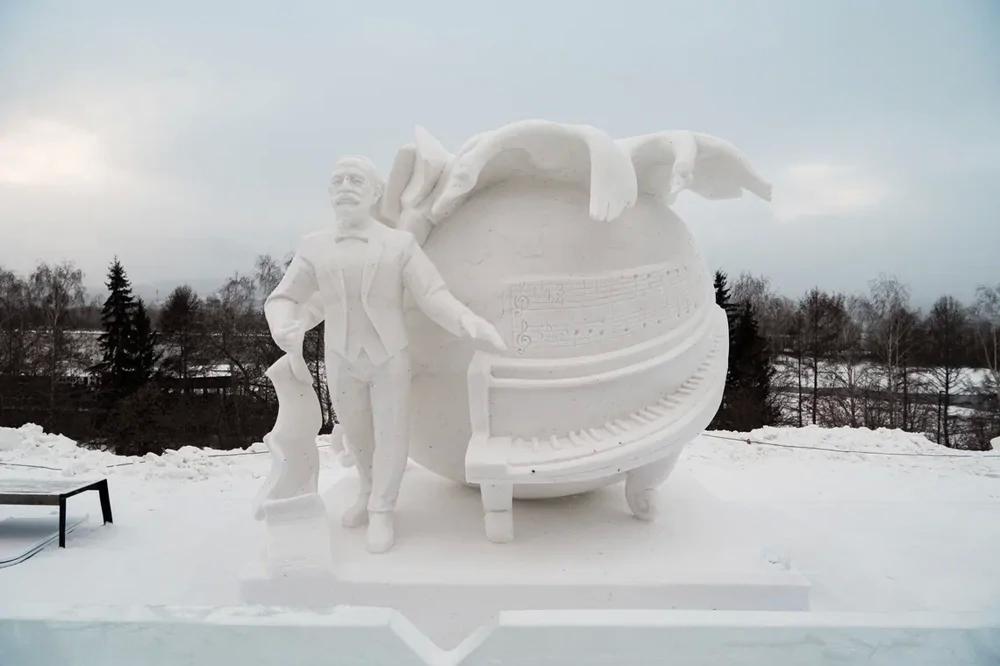 
        В&nbsp;Красноярске на&nbsp;фестивале показали снежные фигуры невероятной красоты    