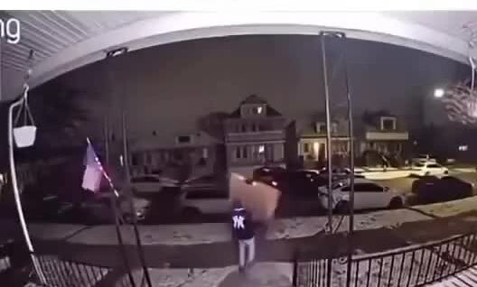 
        Оригинальный способ избавления от&nbsp;старого телевизора в&nbsp;США    