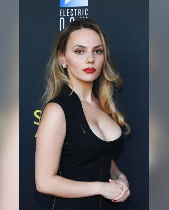 Повзрослевшая Дафни Кин