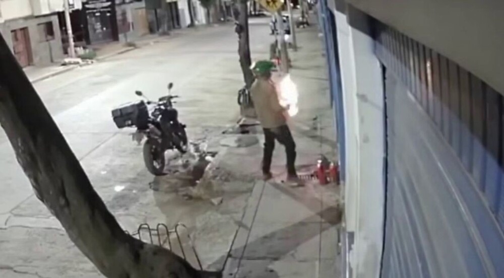 Чех попытался поджечь мотосалон в Перу
Чех попытался поджечь мотосалон в Перу