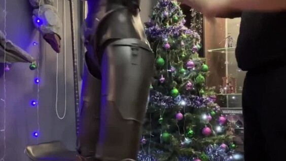 Косплеерша показала процесс превращения в Necron
Косплеерша показала процесс превращения в Necron