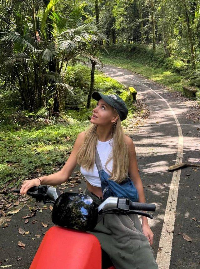 Кристина Асмус забыла голые сцены из фильма "Текст" и показала нового парня Кристина Асмус забыла голые сцены из фильма "Текст" и показала нового парня