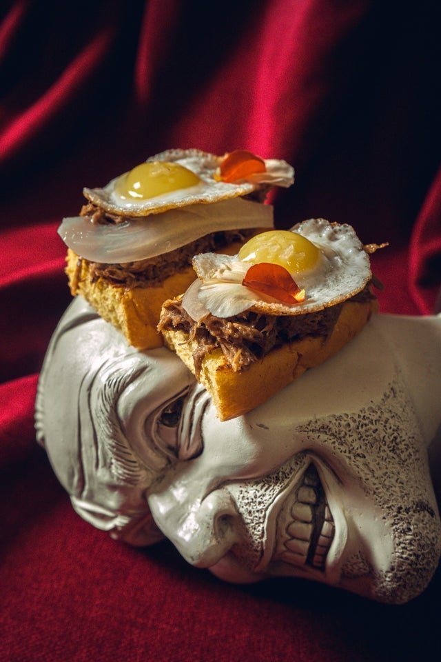 Странная подача блюд в кафе и ресторанах (22 фото)