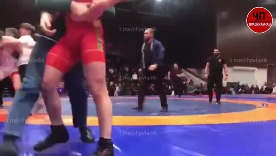 
        Неспортивное поведение атлета на&nbsp;соревнованиях по&nbsp;вольной борьбе в&nbsp;Грозном    