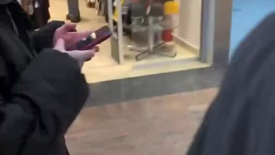 Мужчина угрожал неформалам из-за внешнего вида
Мужчина угрожал неформалам из-за внешнего вида