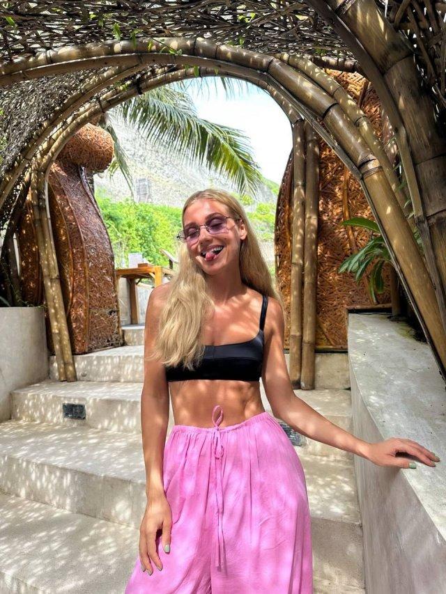 Кристина Асмус забыла голые сцены из фильма "Текст" и показала нового парня Кристина Асмус забыла голые сцены из фильма "Текст" и показала нового парня