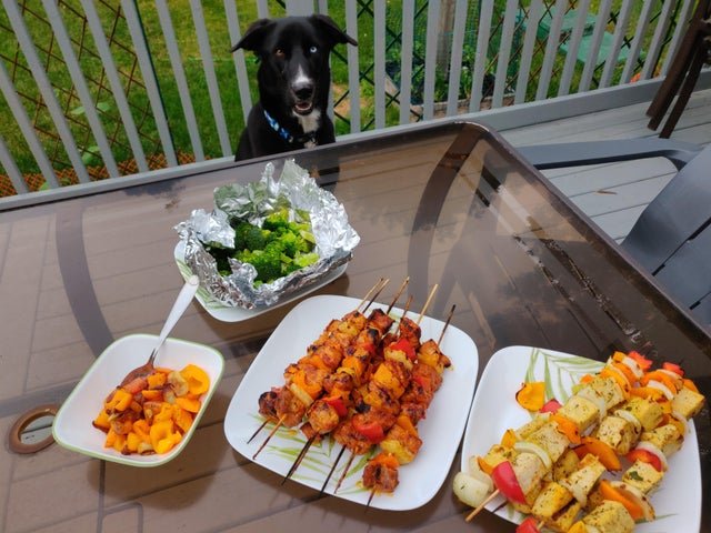 Смешные животные, которым нужна ваша еда (22 фото) Смешные животные, которым нужна ваша еда (22 фото)