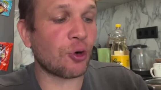 
        В&nbsp;магазинах &laquo;Светофор&raquo; в&nbsp;чек&nbsp;начали незаметно добавлять плату за&nbsp;пользование тележкой    