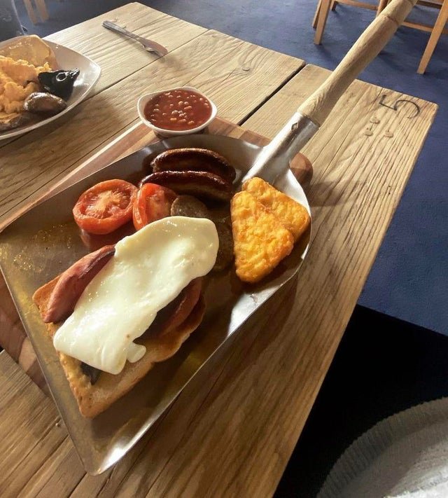 Странная подача блюд в кафе и ресторанах (22 фото)