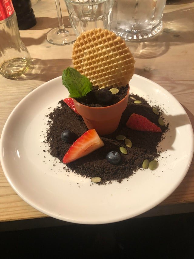 Нелепая подача блюд в кафе и ресторанах (21 фото)